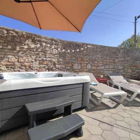 Apartment With Whirlpool And Bbq Near Porec Baderna Luaran gambar