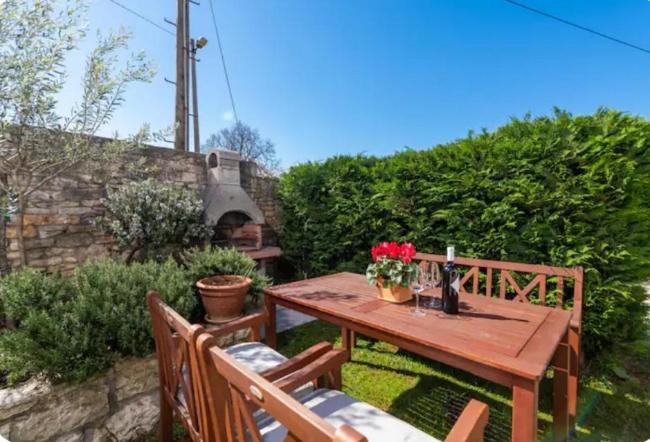 Apartment With Whirlpool And Bbq Near Porec Baderna Luaran gambar